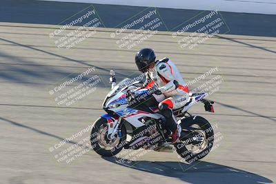 media/Jan-21-2022-Fastrack Riders (Fri) [[90b5309cc6]]/Level 1/Session 1 Front Straight/